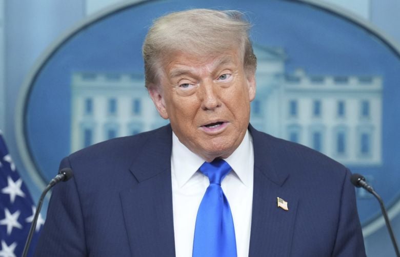 Ο Τραμπ πιστεύει ότι οι Ευρωπαίοι δεν θα «αντισταθούν πολύ» στο σχέδιο του για τη Γροιλανδία – Απειλεί με δασμούς 200% τη Γαλλία