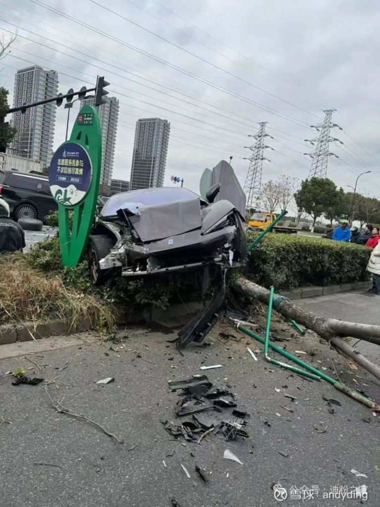 Σοκ στην Κίνα: Supercar Yangwang U9 «καρφώνεται» σε Zeekr 009 και BYD Seagull