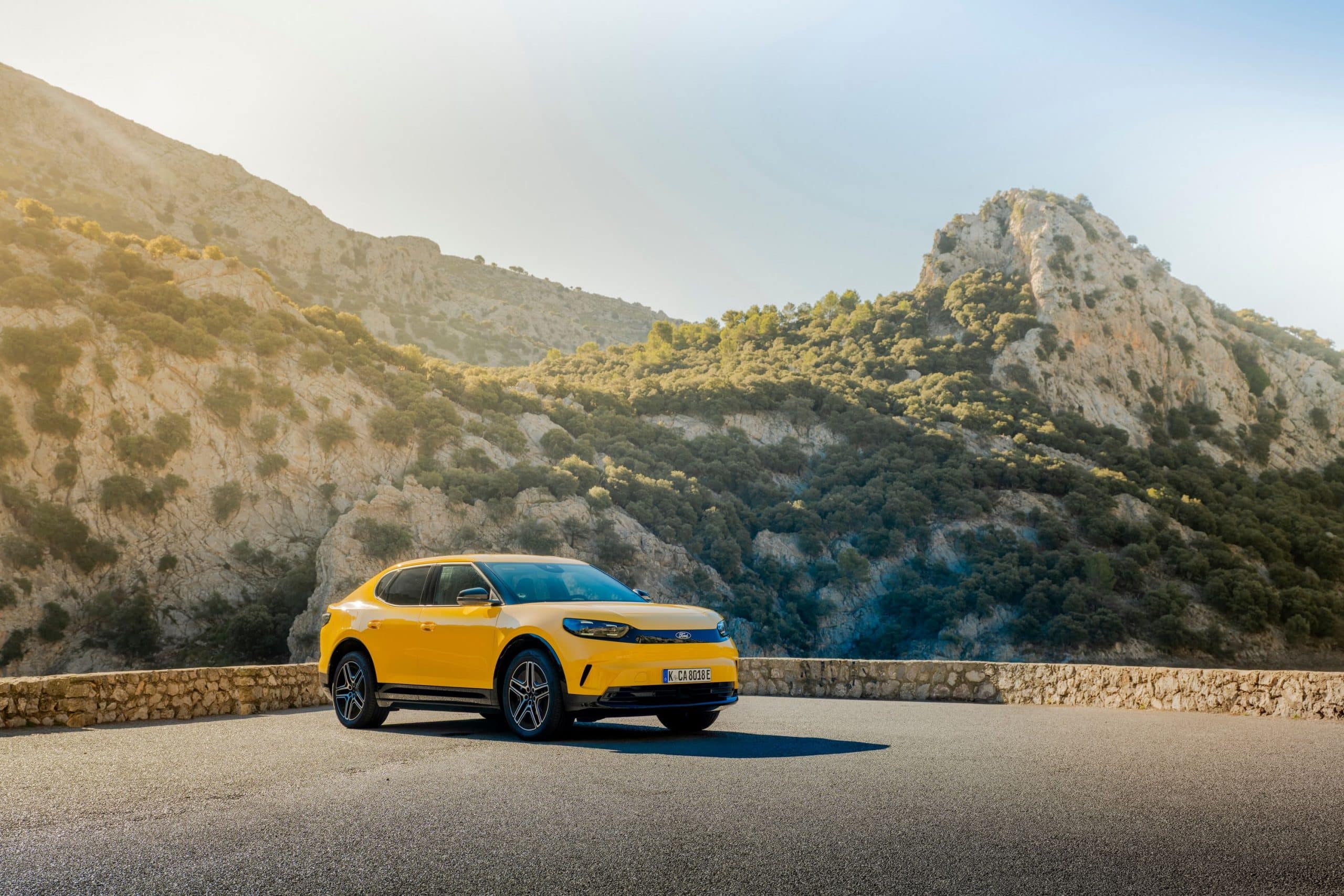 Νέες αναβαθμισμένες εκδόσεις για τα αμιγώς ηλεκτρικά Ford Explorer και Capri