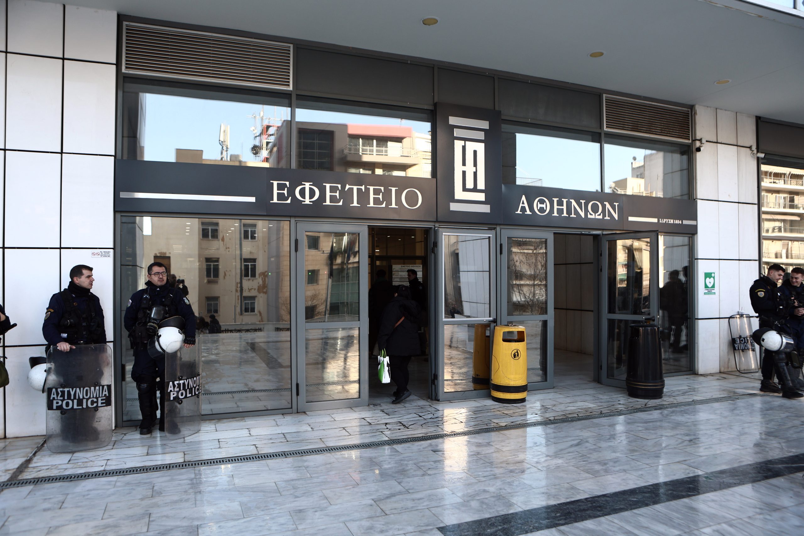 Υπόθεση Κολωνού: Αναβολή για τις 16 Νοεμβρίου στη δίκη σε δεύτερο βαθμό για τη σεξουαλική κακοποίηση 12χρονης - ertnews.gr