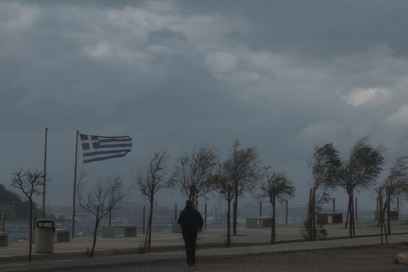 Καιρός: Αυξημένες νεφώσεις με τοπικές βροχές – Πού θα πέσουν χιόνια