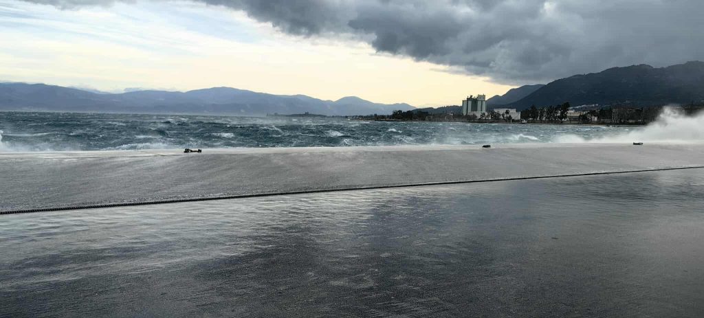 Κλειστό παραμένει το πορθμείο στη γραμμή Ρίο – Αντίρριο λόγω ισχυρών ανέμων