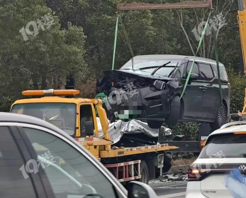 Σοκ στην Κίνα: Supercar Yangwang U9 «καρφώνεται» σε Zeekr 009 και BYD Seagull