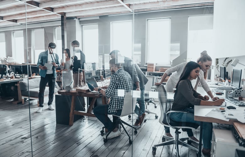 Αυξήσεις θα δουν από σήμερα οι εργαζόμενοι στον ιδιωτικό τομέα από τις φοροελαφρύνσεις – Ειδικές πρόνοιες για νέους και οικογένειες