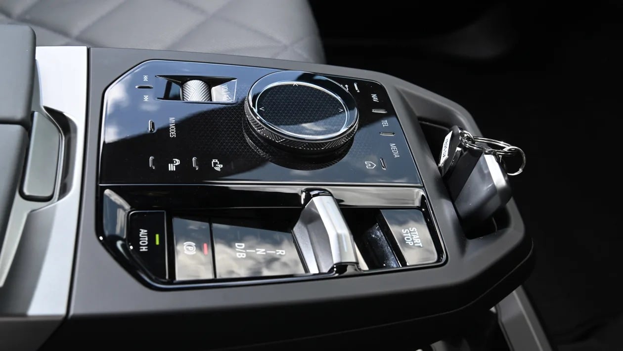 BMW iX: Το ηλεκτρικό SUV που επαναπροσδιορίζει την πολυτέλεια, την άνεση και την αυτονομία