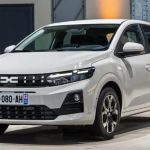 Η Dacia ανανεώνει τη γκάμα της, με νέα υβριδικά και ηλεκτρικά μοντέλα, το νέο station wagon C-Neo και αναβαθμισμένα Spring και Sandero