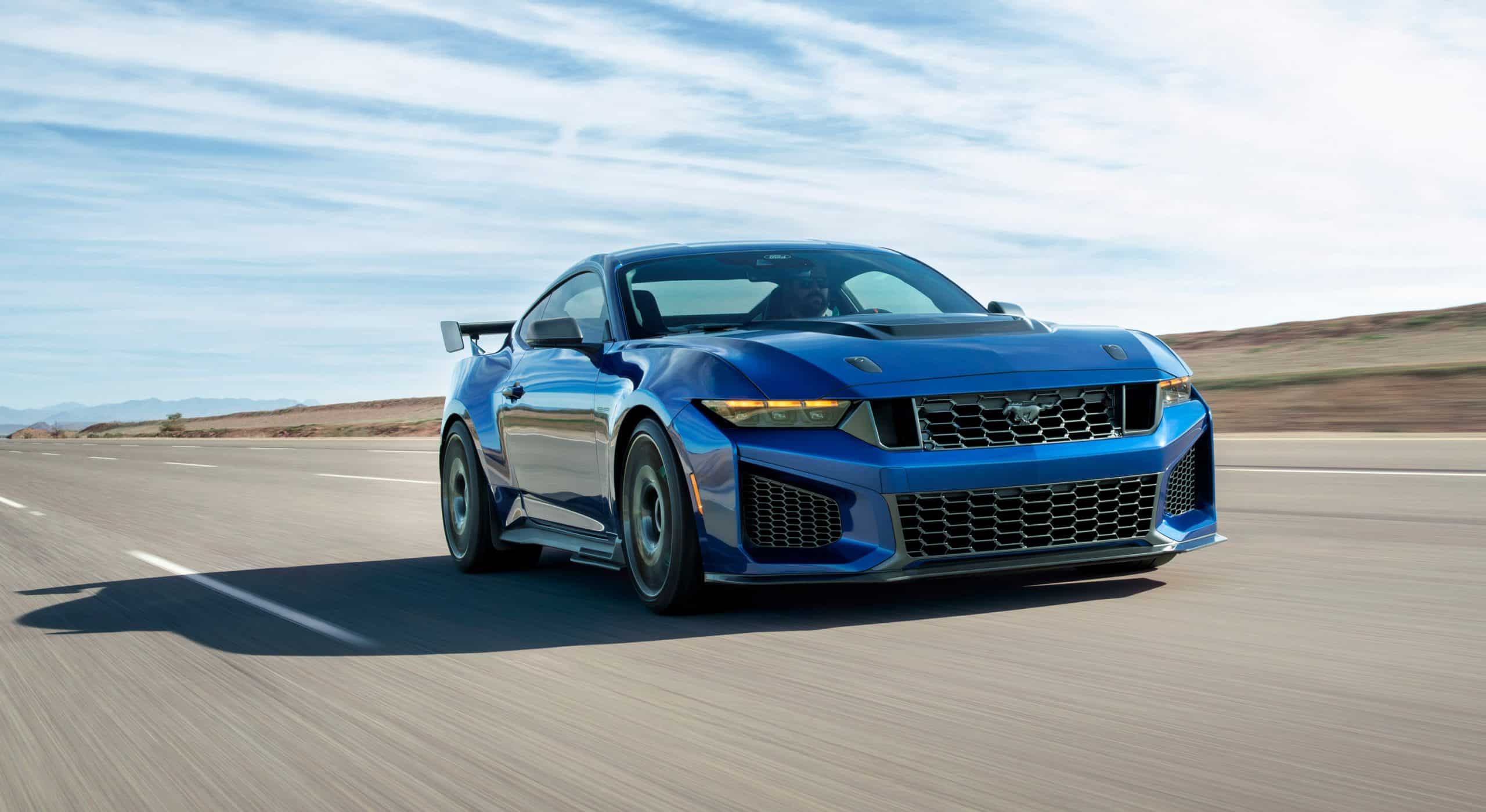 Mustang Dark Horse SC: Γεννημένη στην πίστα