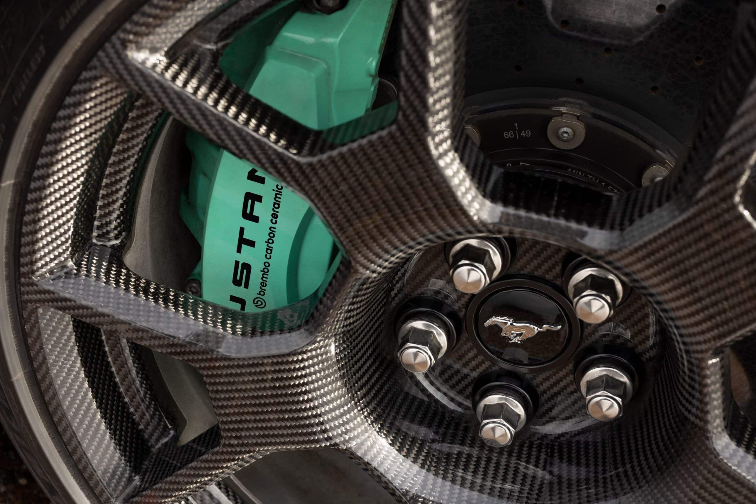 Mustang Dark Horse SC: Γεννημένη στην πίστα