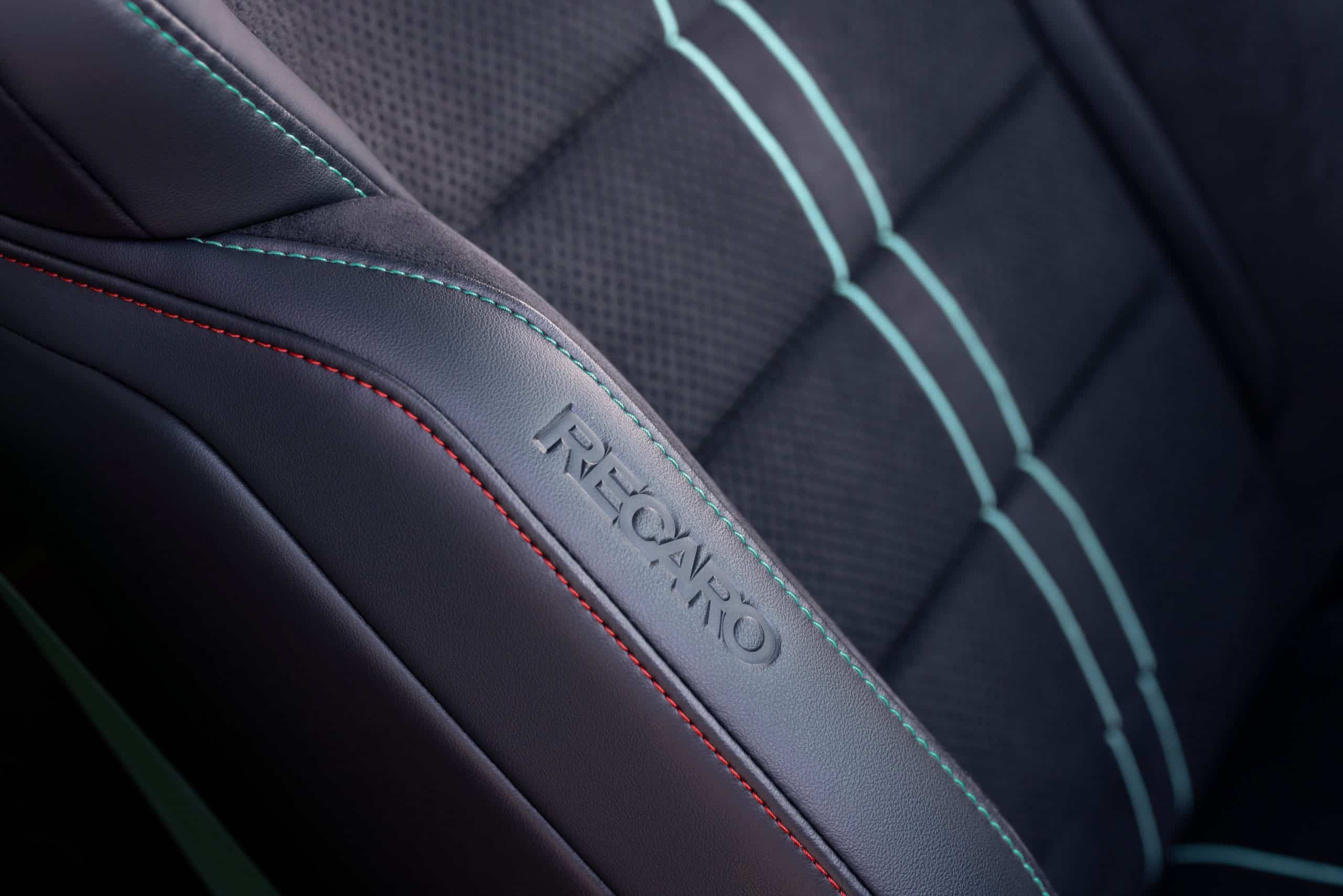 Mustang Dark Horse SC: Γεννημένη στην πίστα