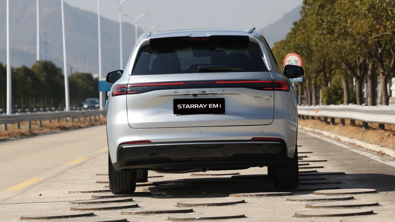 Geely Starray PHEV: Το οικογενειακό SUV που κοστίζει λιγότερο από Qashqai