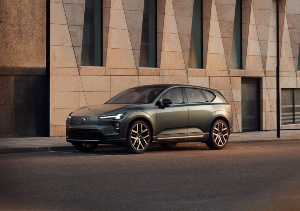 Volvo EX60 vs BMW iX3, Mercedes GLC EV και Audi Q6 E-Tron