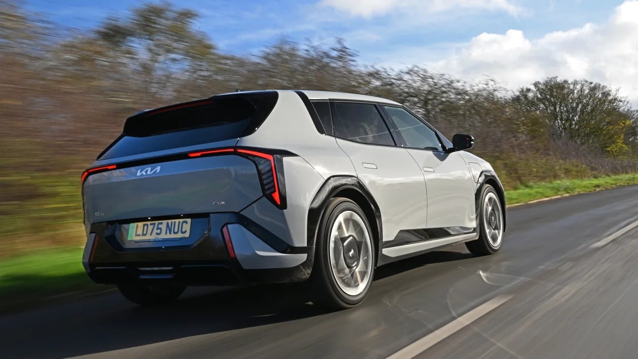 Kia EV4 vs Renault Megane E-Tech: Ποιο ηλεκτρικό hatchback είναι καλύτερο;