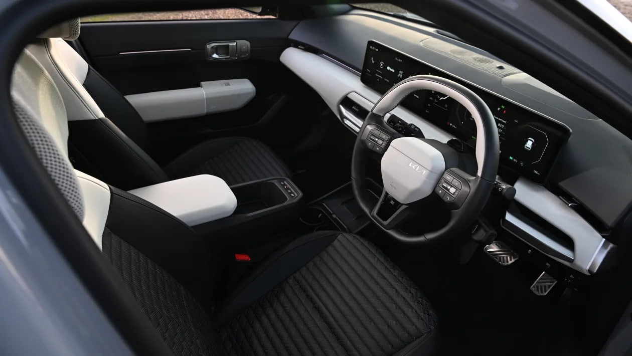 Kia EV4 vs Renault Megane E-Tech: Ποιο ηλεκτρικό hatchback είναι καλύτερο;