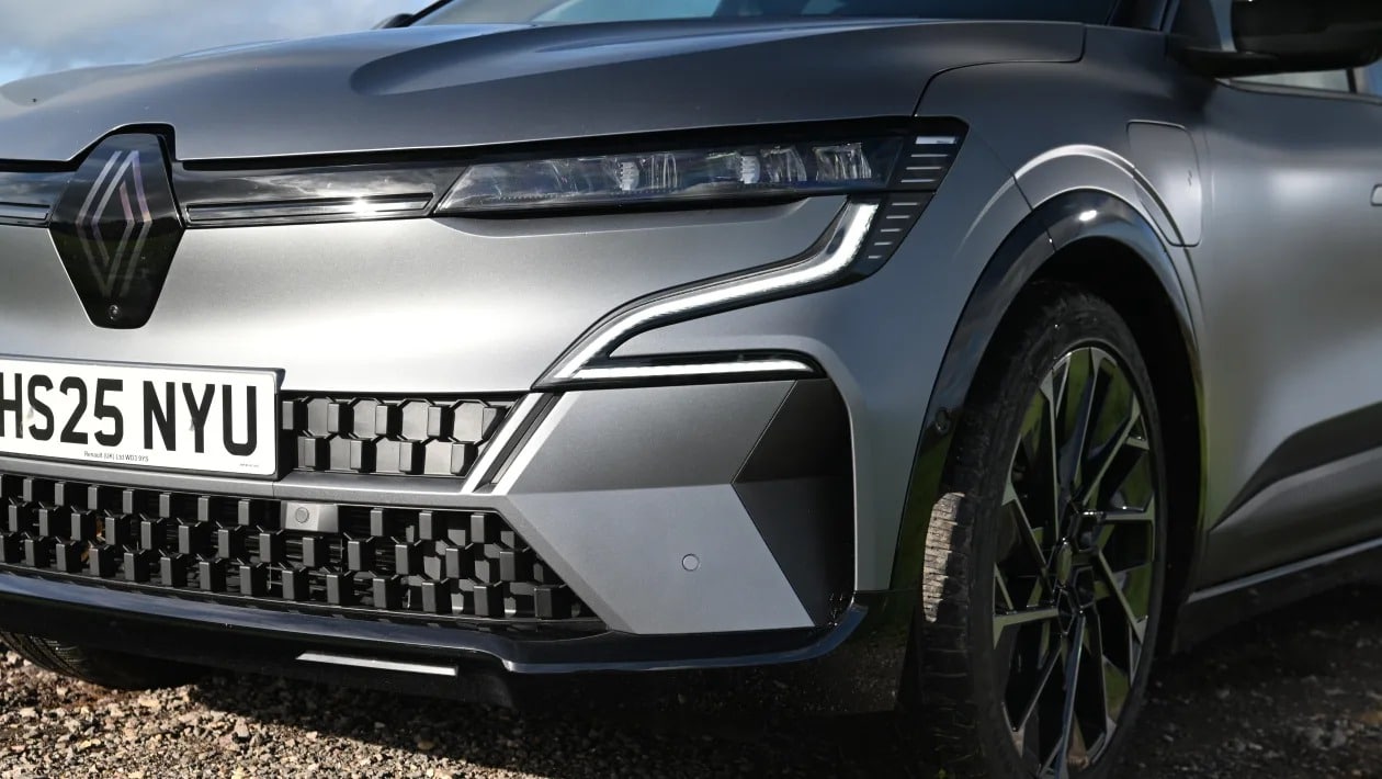 Kia EV4 vs Renault Megane E-Tech: Ποιο ηλεκτρικό hatchback είναι καλύτερο;