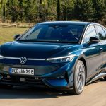 Ένα premium sedan σαρώνει τα ηλεκτρικά