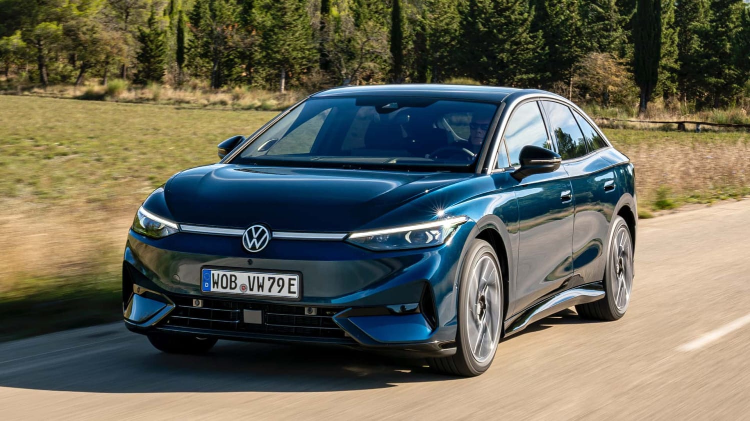 Ένα premium sedan σαρώνει τα ηλεκτρικά