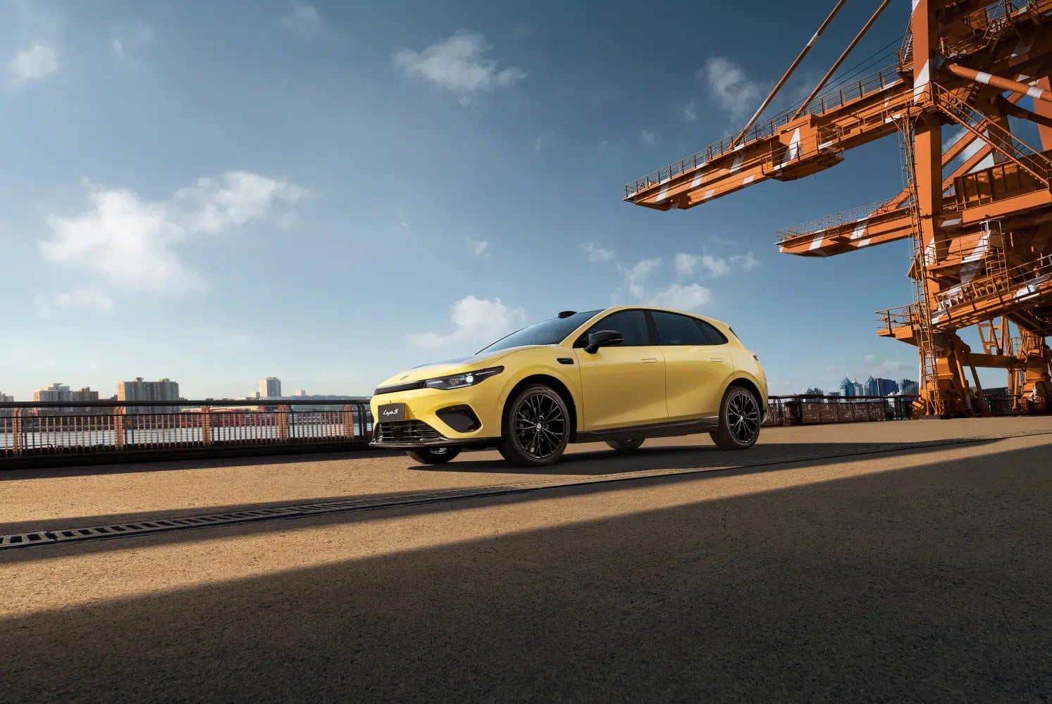 Το Leapmotor B05 αποκαλύφθηκε και φέρνει πονοκέφαλο σε Renault και VW