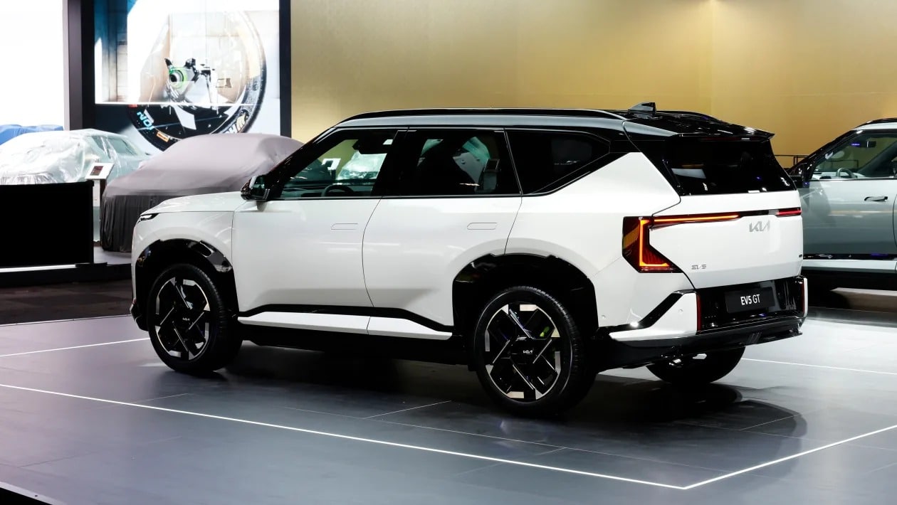 Σαλόνι Αυτοκινήτου Βρυξελλών: Νέο Kia EV5 GT με 300 ίππους και AWD