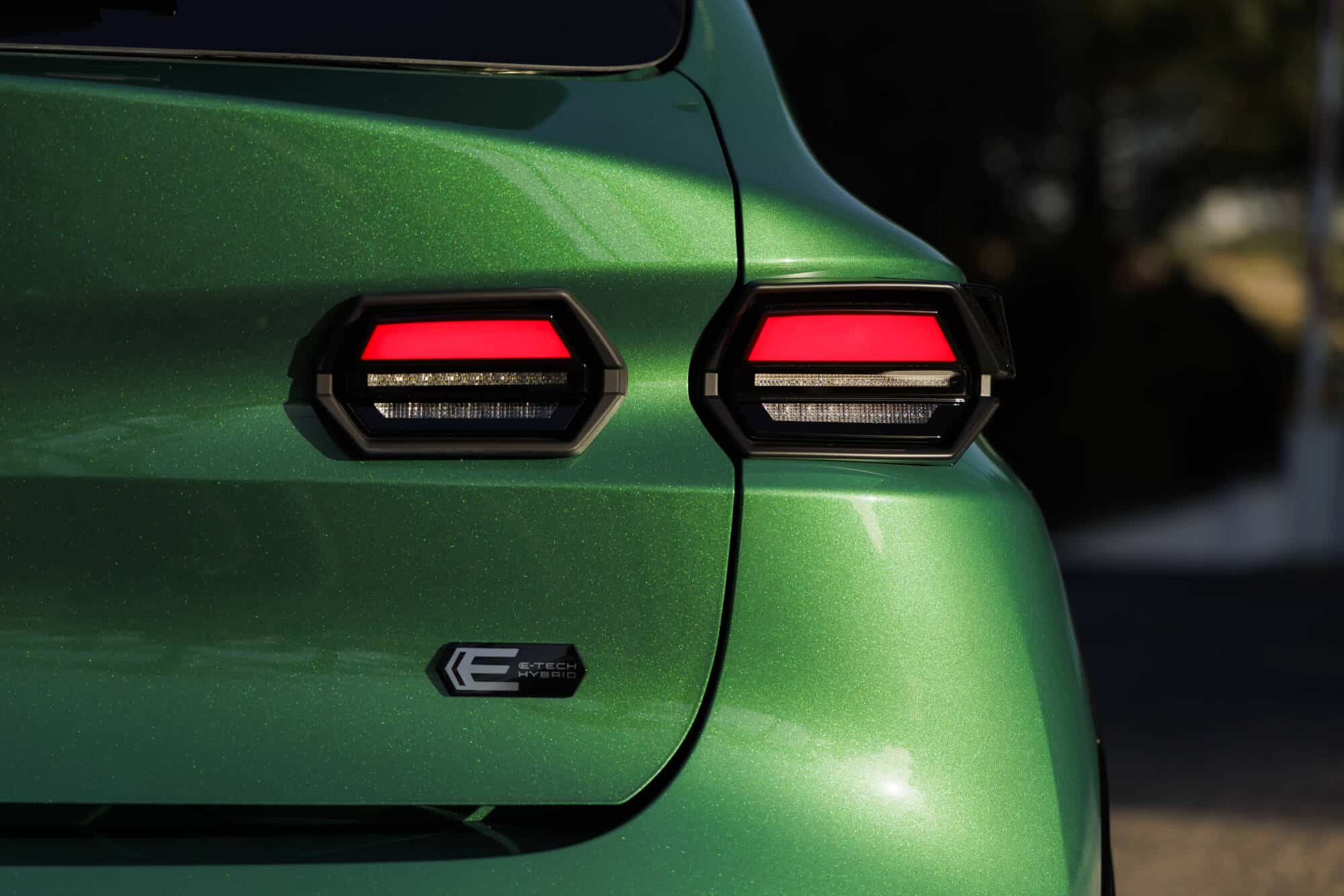 Η νέα 6η γενιά του Renault Clio στην Ελλάδα από €20.900 - Δείτε εκδόσεις και τιμές