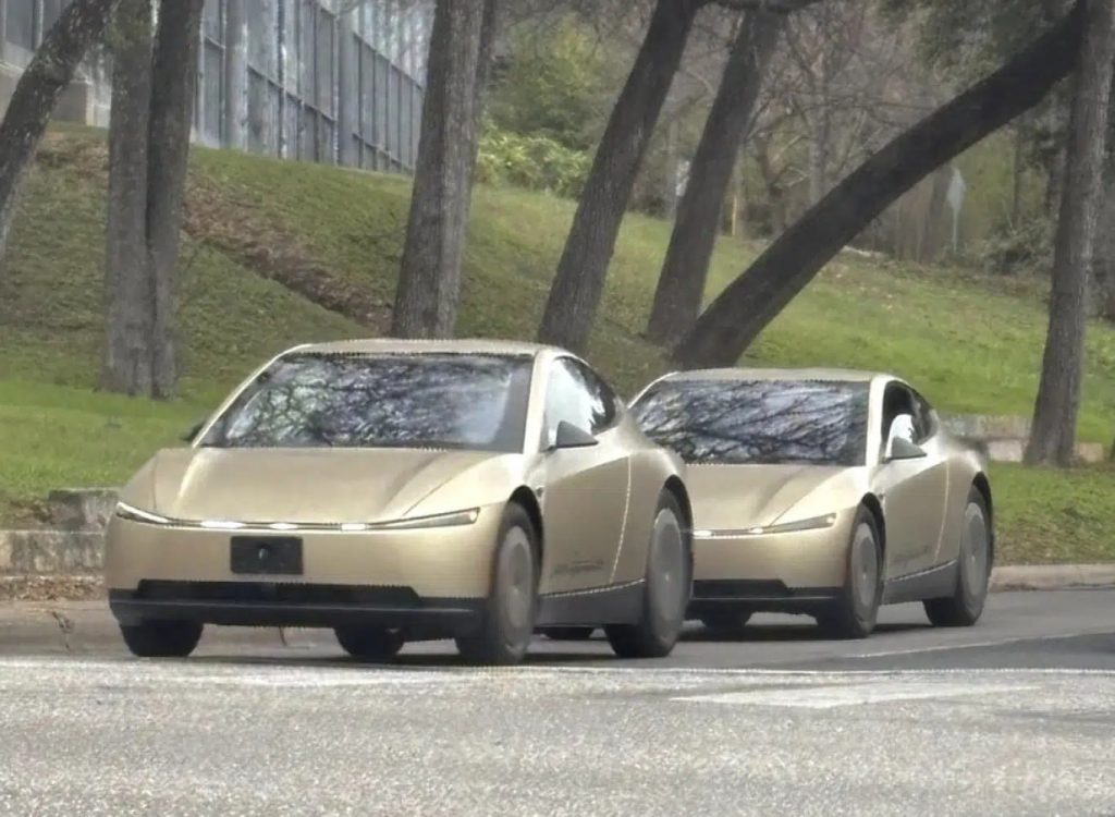 Cybercab: Η Tesla πιάστηκε επ' αυτοφώρω