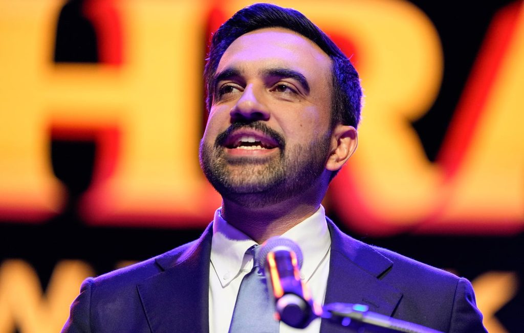 Ο δήμαρχος Νέας Υόρκης Μαμντάνι καταδικάζει τη στρατιωτική επίθεση των ΗΠΑ στη Βενεζουέλα