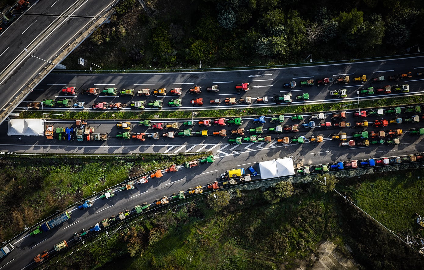 Κλιμακώνουν τις κινητοποιήσεις οι αγρότες παρά τα μέτρα της κυβέρνησης – Ζητούν συνάντηση με τον πρωθυπουργό