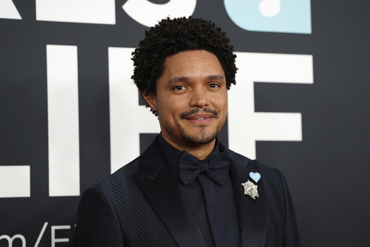 Ο Τρέβορ Νόα λέει «αντίο» στα Grammy από τη θέση του παρουσιαστή