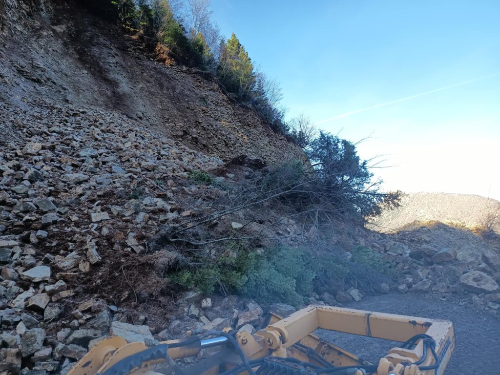 Δήμος Αργιθέας: Έκλεισε λόγω κατολίσθησης ο δρόμος Καρυά – Κουμπουριανά