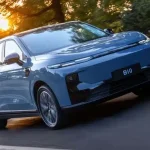 Leapmotor B10 vs Peugeot e-2008: Όταν ο εσωτερικός ανταγωνισμός της Stellantis φέρνει πονοκέφαλο