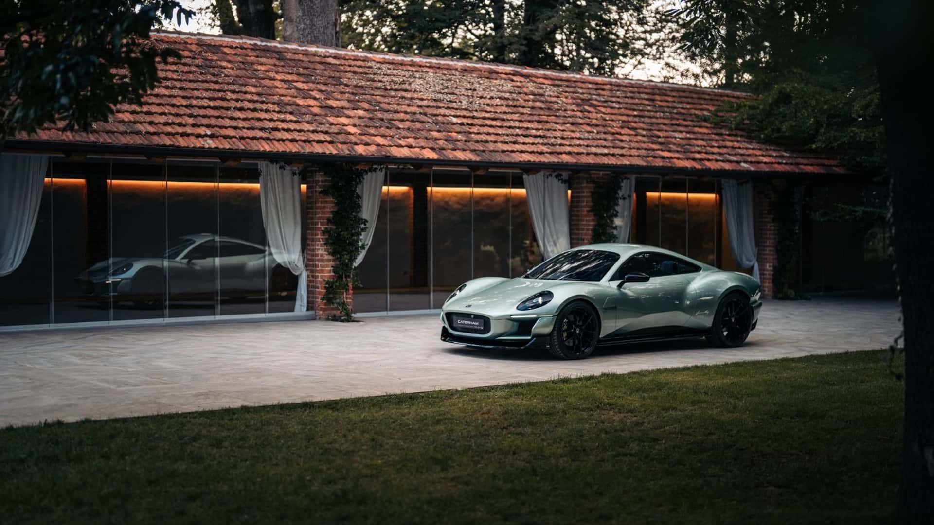 Η «μικρή» Caterham κάνει αυτό που δεν έκανε η Tesla