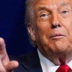 Ο Τραμπ απειλεί με δασμούς όλους όσοι διαφωνούν με τα σχέδιά του για τη Γροιλανδία