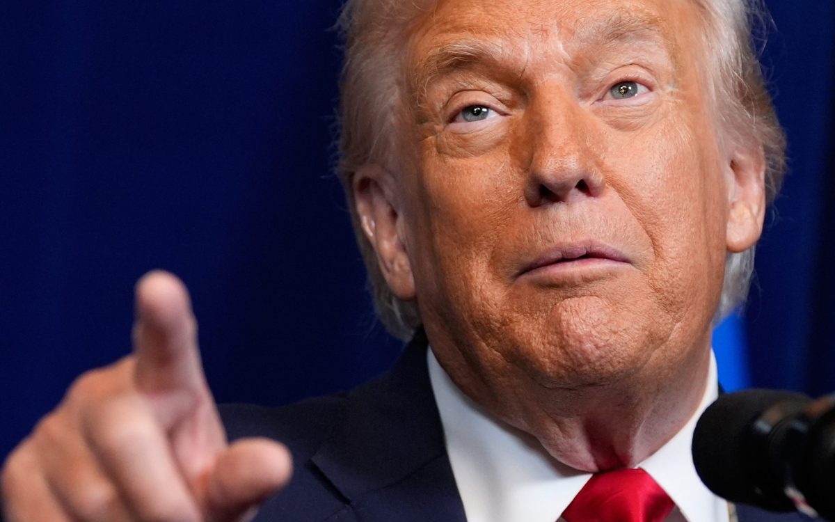 Ο Τραμπ απειλεί με δασμούς όλους όσοι διαφωνούν με τα σχέδιά του για τη Γροιλανδία