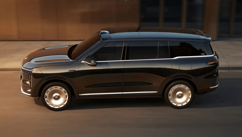 IM LS9 Hyper: Ηλεκτρονική τετραδιεύθυνση, τριπλό μοτέρ και τεχνολογία από το μέλλον