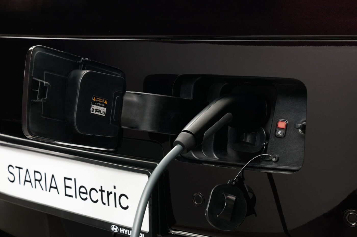 Hyundai Staria Electric: Το φουτουριστικό ηλεκτρικό βαν έρχεται Ευρώπη με 218 PS και φόρτιση-αστραπή