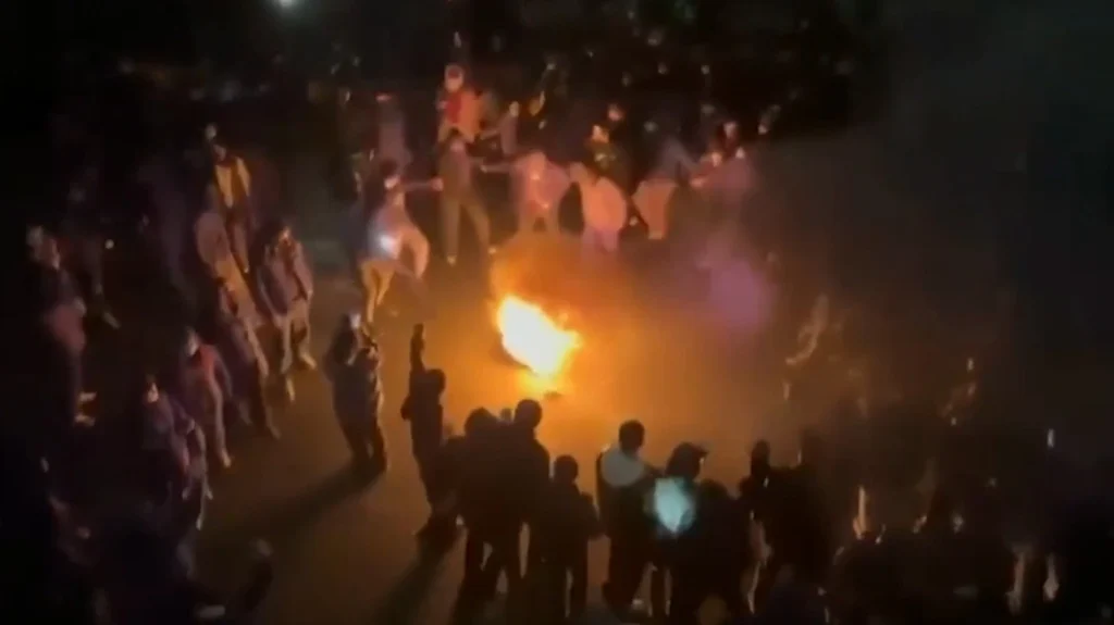 Tο καθεστώς του Ιράν απειλεί με θάνατο τους διαδηλωτές – Έως και 20.000 μπορεί να είναι οι νεκροί της αιματηρής καταστολής