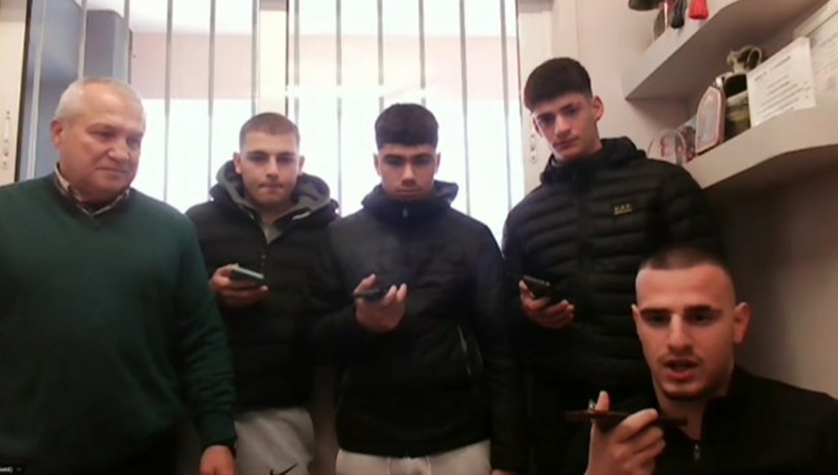 Μαθητές από το ΓΕΛ Μαραθώνα έσωσαν δύο ηλικιωμένους από φλεγόμενο διαμέρισμα – Τι δήλωσαν στο ΕΡΤnews