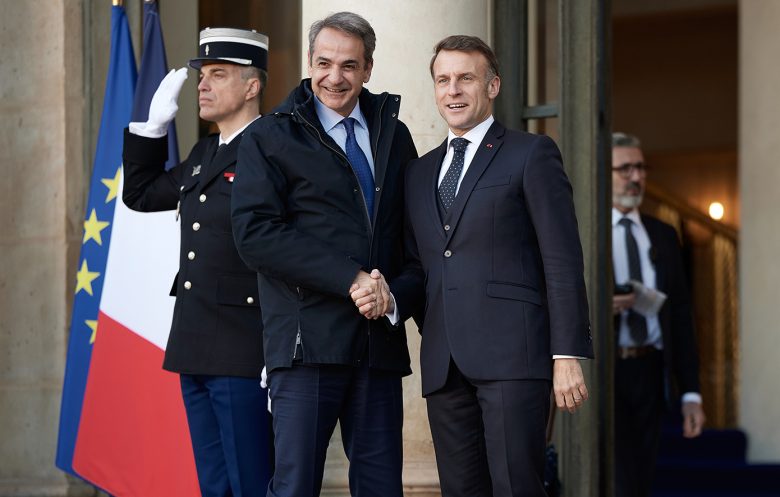 Μητσοτάκης από το Παρίσι: Ανάγκη περαιτέρω ενίσχυσης και στήριξης των Ουκρανικών Ενόπλων Δυνάμεων