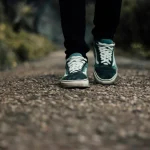 Περπάτημα αντί για γυμναστήριο: Ο «χρυσός κανόνας» των 30 λεπτών για να κάψετε λίπος