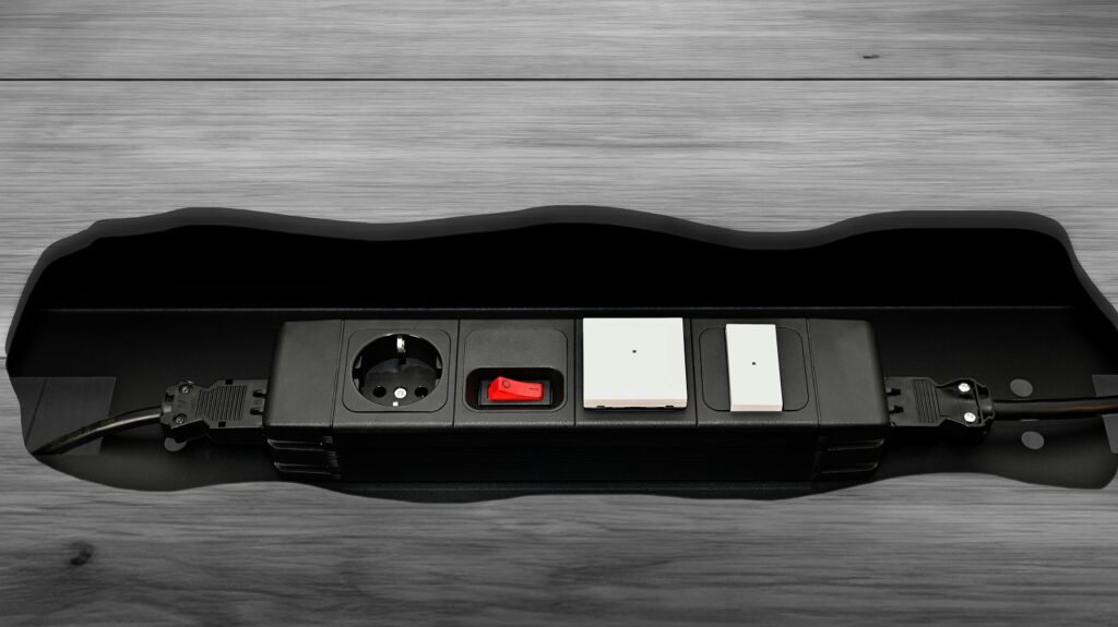 Πώς να γλιτώσετε το σπίτι σας από φωτιά: Το Νο1 λάθος με τις μπαλαντέζες που κάνουμε όλοι