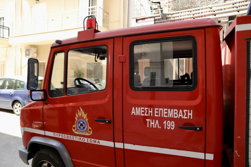 Φωτιά σε πολυκατοικία στα Χανιά κινητοποίησε την Πυροσβεστική Υπηρεσία