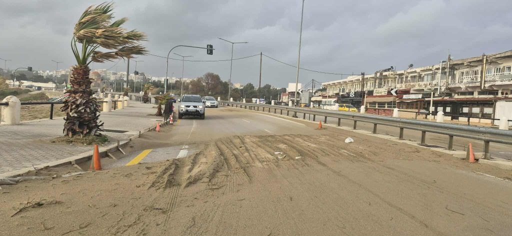 Τα 11 μποφόρ έφτασαν οι άνεμοι στη Ρόδο: Πτώσεις δέντρων και κλαδιών – Κλειστοί δρόμοι σε Παπαλουκά και Αφάντου