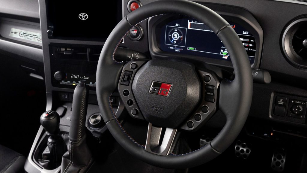 H Toyota τιμά τον Sebastien Ogier με μια νέα ειδική έκδοση του GR Yaris - motorone.gr