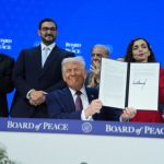 Ο Ντόναλντ Τραμπ υπέγραψε τον ιδρυτικό χάρτη του «Συμβουλίου Ειρήνης» του στο Νταβός – Διαβεβαίωσε ότι θα εργαστεί «σε συντονισμό» με τον ΟΗΕ