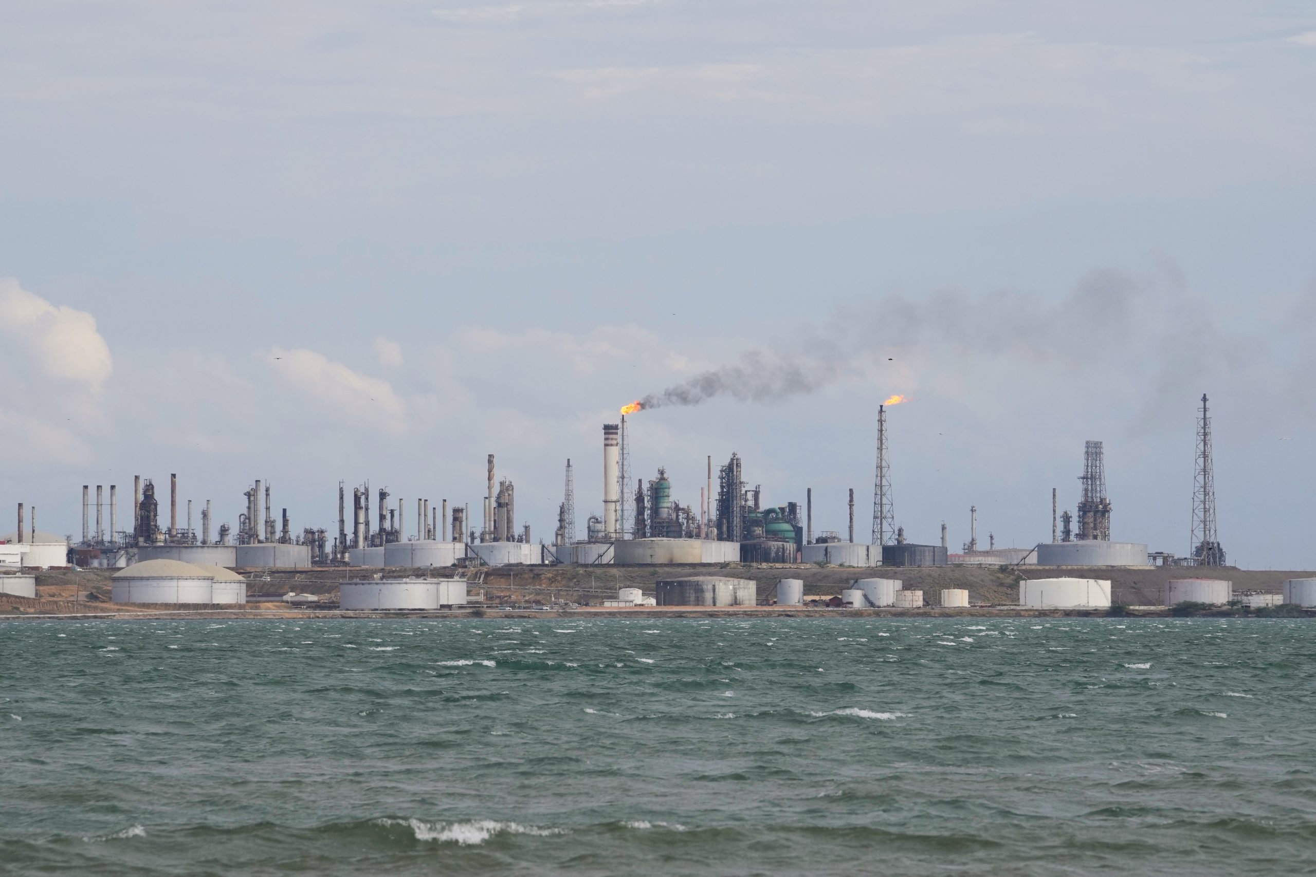 ΗΠΑ: Ολοκληρώθηκε η πρώτη πώληση πετρελαίου της Βενεζουέλας από την Ουάσινγκτον έναντι 500 εκατ. δολαρίων - ertnews.gr