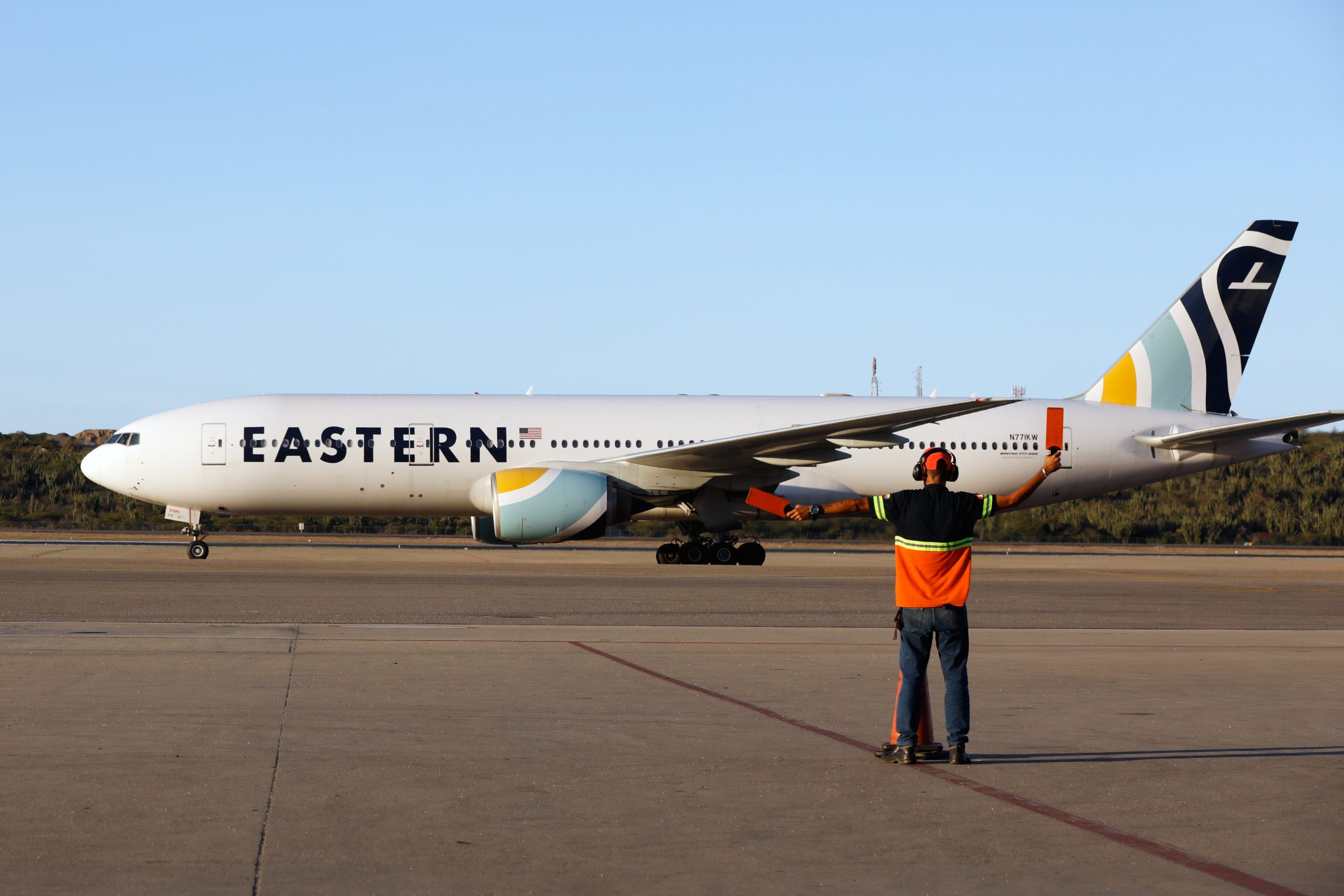 Προσγειώθηκε στο Καράκας το πρώτο αεροπλάνο με Βενεζουελάνους μετανάστες που απελάθηκαν από τις ΗΠΑ μετά τη σύλληψη Μαδούρο