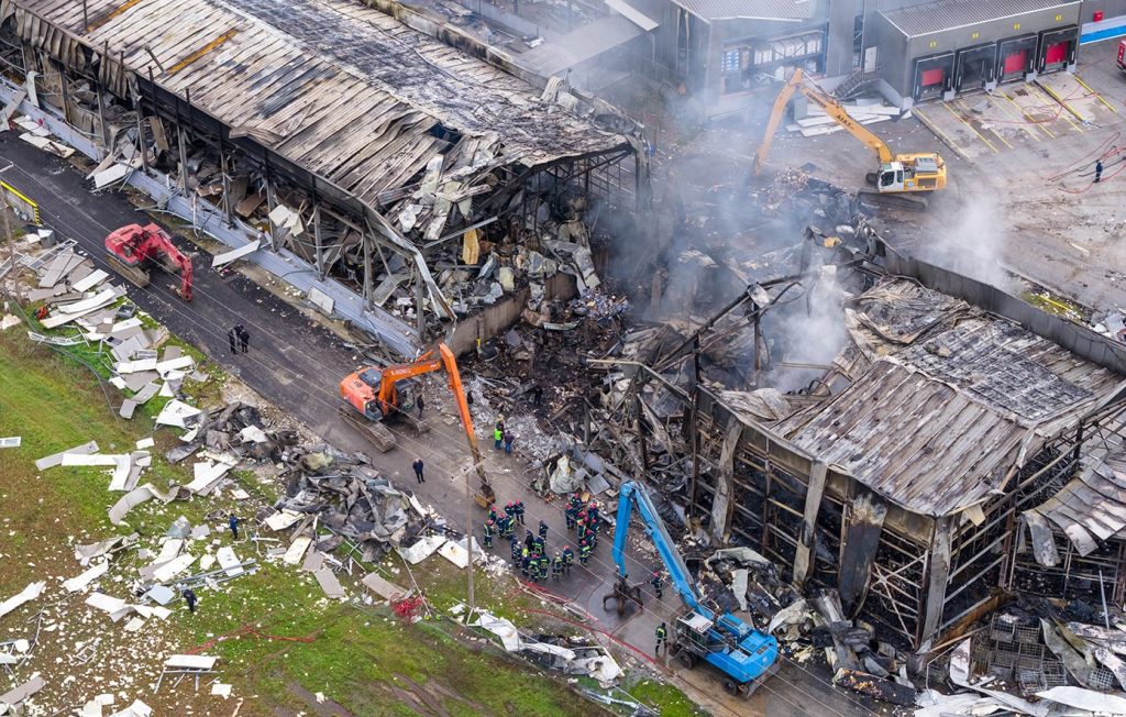 Τραγωδία στα Τρίκαλα: Εντοπίστηκαν τρύπιοι σωλήνες προπανίου στο υπόγειο του εργοστασίου