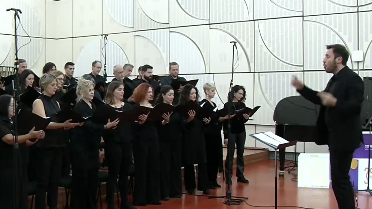 «Χειμωνιάτικο Τοπίο»: Η συναυλία της χορωδίας της ΕΡΤ μεταδόθηκε απευθείας από το Τρίτο Πρόγραμμα – Άνοιξε και πάλι τις πύλες του το ιστορικό Στούντιο Β