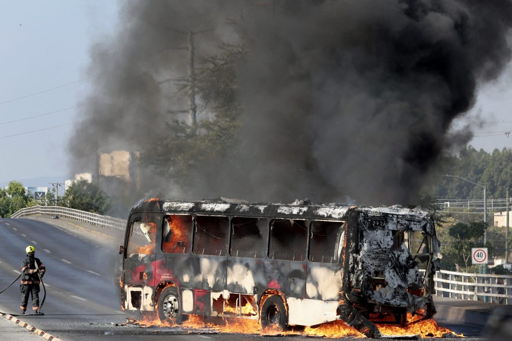 Οι ΗΠΑ καλούν τους Αμερικανούς που βρίσκονται στο Μεξικό να παραμείνουν σε ασφαλή καταφύγια μέχρι νεωτέρας - ertnews.gr