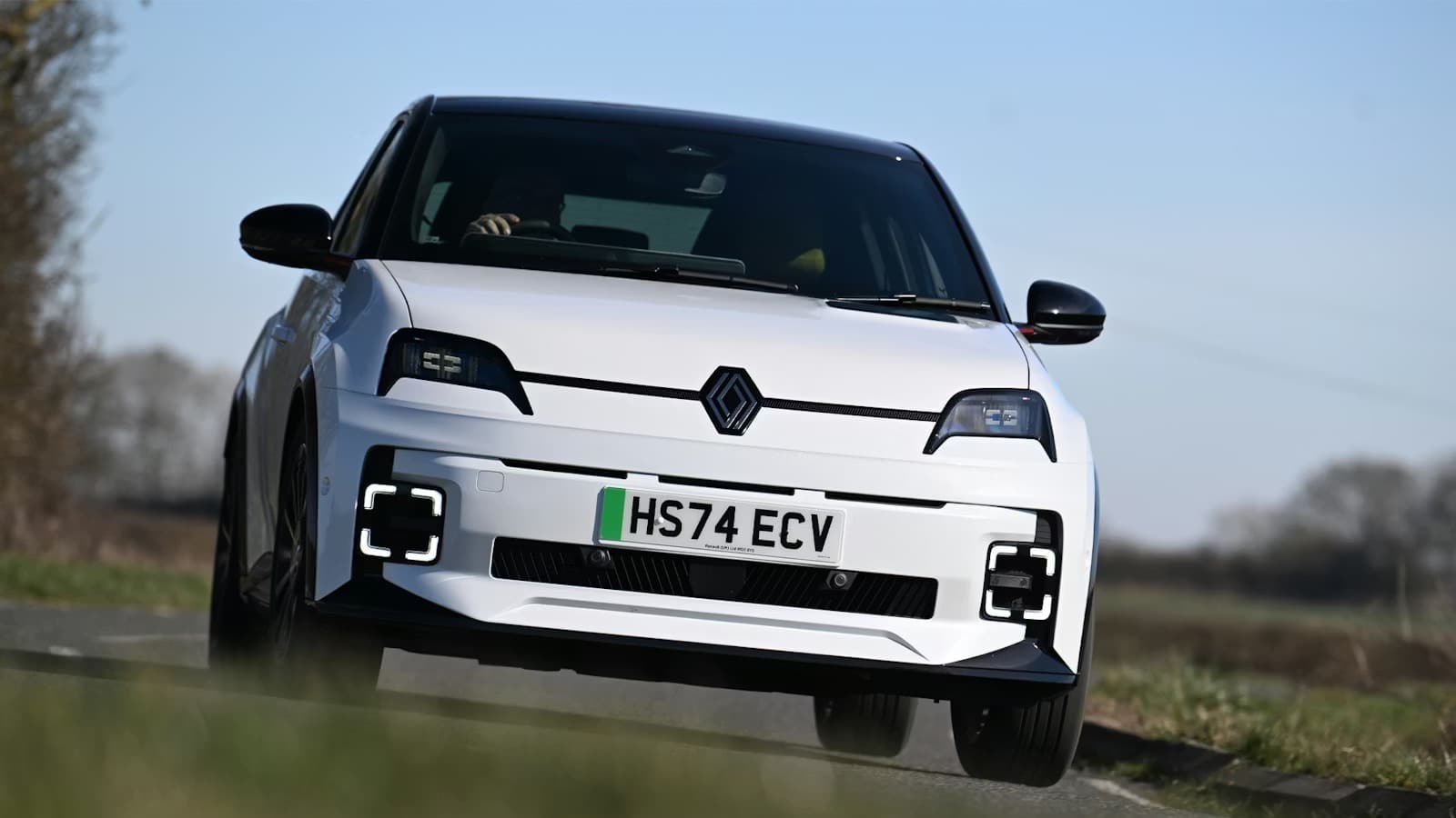 Renault 5 E-Tech vs MG4 Urban: Άλλα κόλπα