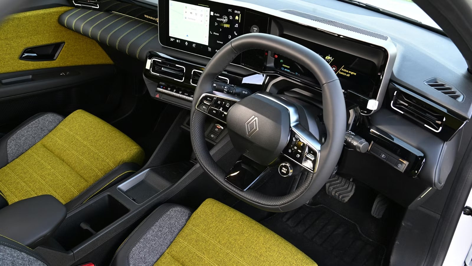 Renault 5 E-Tech vs MG4 Urban: Άλλα κόλπα